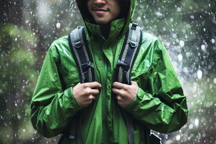 Rekomendasi Jaket Waterproof untuk musim hujan